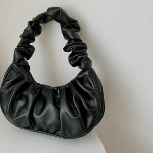 Sac à main noir au design résolument tendance.